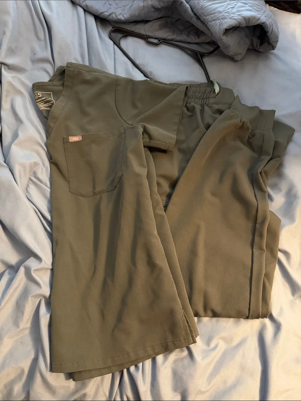 Figs Women's Olive Green Jogger Sweatpants
